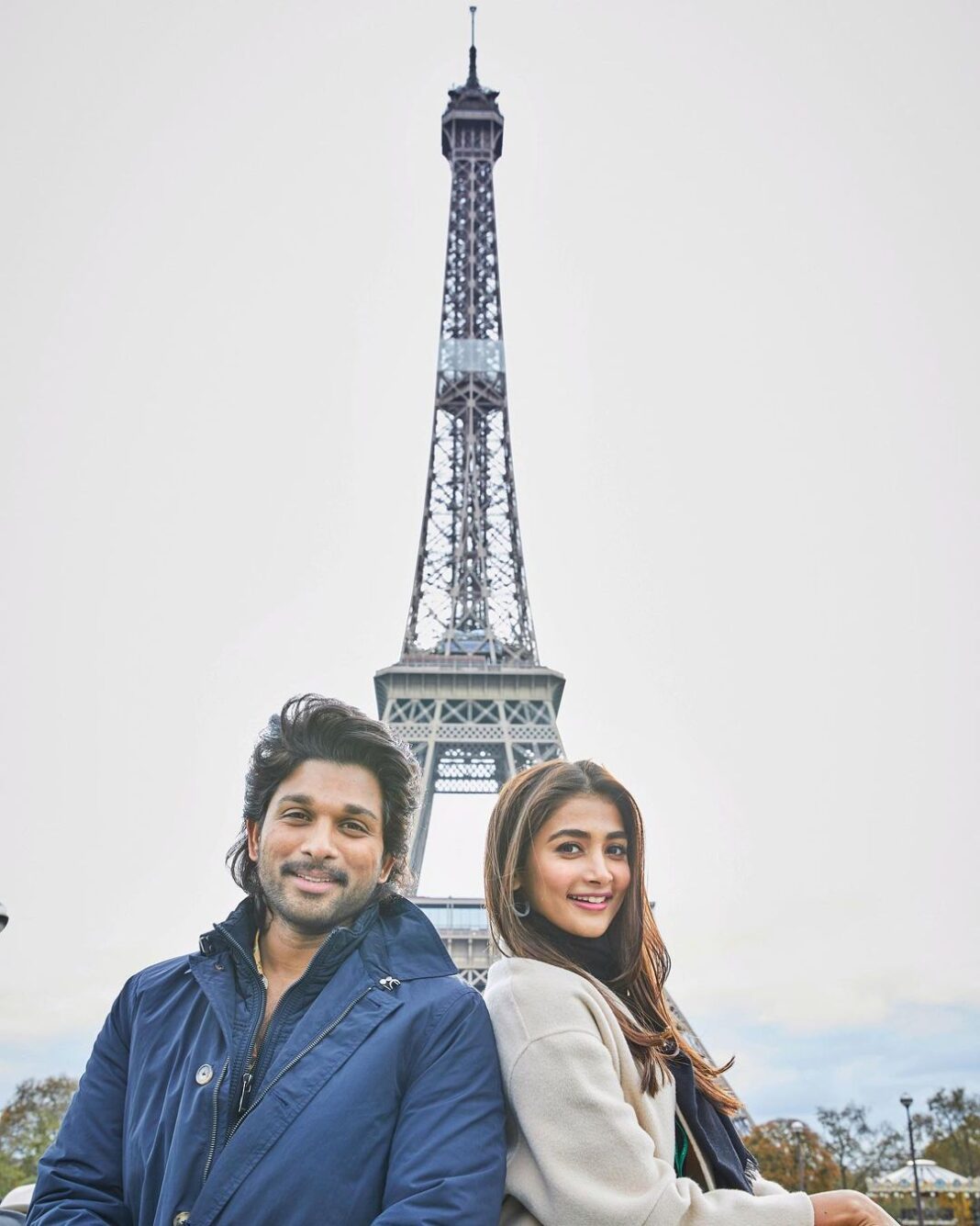 Pooja Hegde Instagram - ..Because a song like #samajavaragamana deserves nothing less than the #eiffeltower... @alluarjunonline and I can’t wait for you’ll to see it 😃 #alavaikunthapurramuloo ❤️