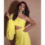 Pooja Hegde Instagram – 🐱#Housefull4  @deme_love_ @deepagurnani @lakshmilehr @kajol_mulani @suhasshinde1 @mohitmulchandaniphoto