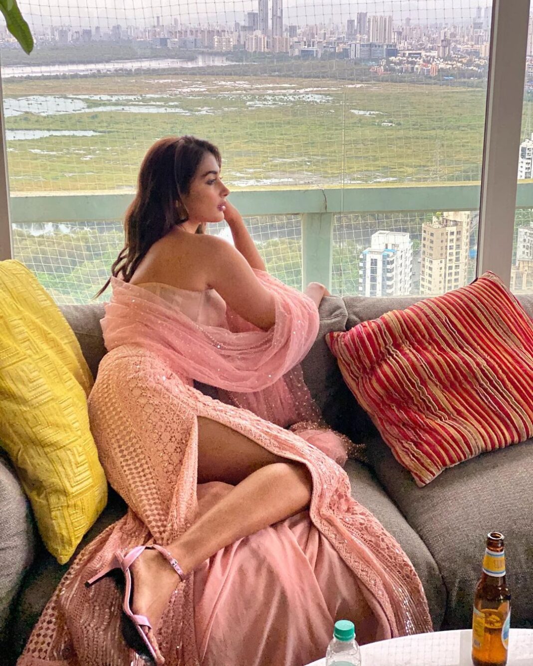 Pooja Hegde Instagram - Starting Diwali celebrations early in @manishmalhotra05 ❤️ Photo clicked by Ace Photograher-@farahkhankunder 👏🏼