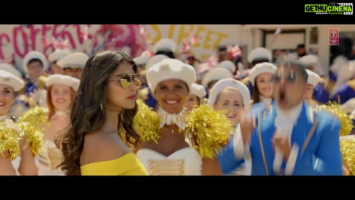 Pooja Hegde Instagram - #EkChumma now playing on loop for me! If you haven’t, then check out the new song from #Housefull4. Link in Bio.#SajidNadiadwala @akshaykumar @riteishd @iambobbydeol @kritisanon @kriti.kharbanda @farhadsamji @wardakhannadiadwala @foxstarhindi @nadiadwalagrandson @tseries.official @sohailsen