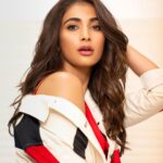 Pooja Hegde Instagram – बेसिक 🤟🏼