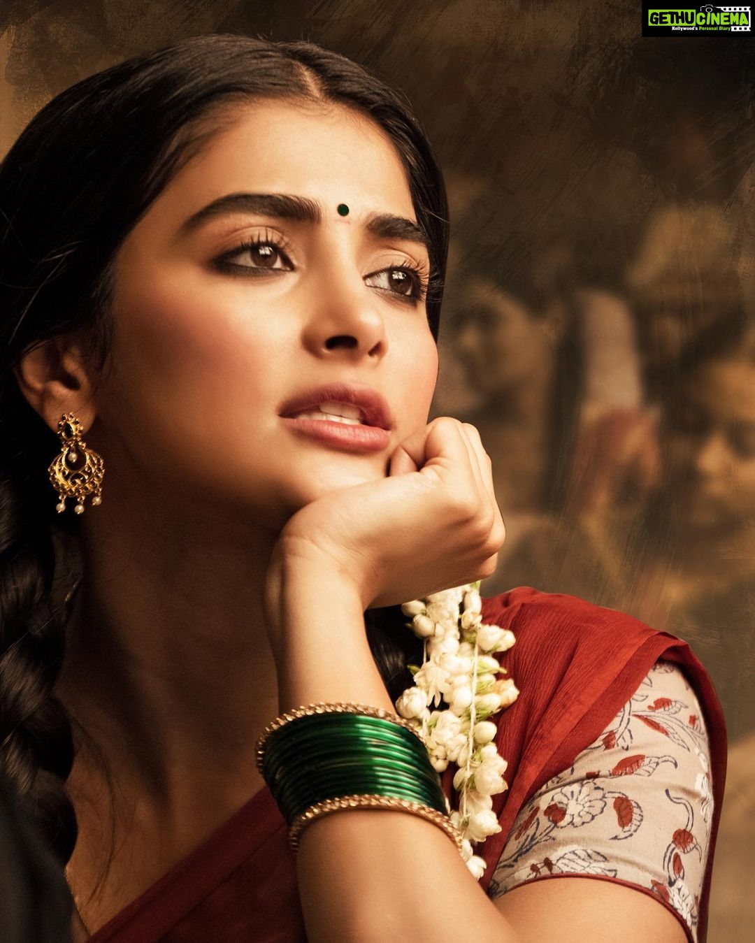 Pooja Hegde Instagram - As an actor, the dream is to play,fit into and excel in different characters...To be the voice of a person and tell their story, hoping someone else connects with them in some form or the other.. Playing an innocent and passionate telugu village girl, Sridevi, has been a fulfilling experience and I hope she charms you’ll in the short but special role she has in the film. From our hearts to yours, #gadhalakondaganesh releases today.See you at the theatres ❤️😘🎥 #Valmiki #Sridevi #Ganesh