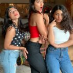 Pooja Hegde Instagram – Sisters…need I say more?!! 🤷🏻‍♀️ #handsy #🍑 and #sassy 💥😂
#sistersquad #justsisterthings #insanityrunsinthefamily