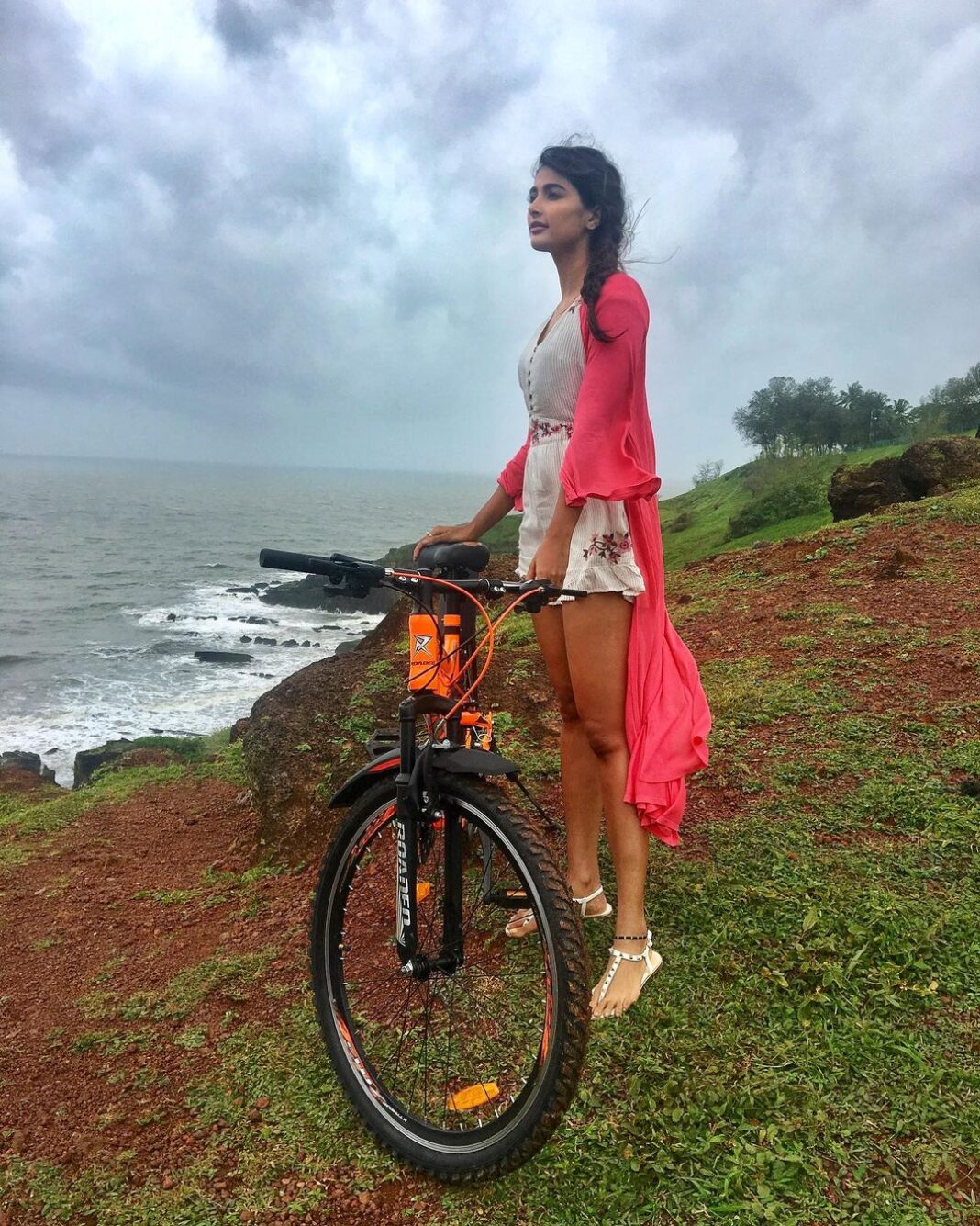 Pooja Hegde Instagram - 🚲