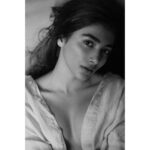 Pooja Hegde Instagram - There’s magic in black and white pictures 🖤🖤 #blackandwhite #obsessed #beautyinsimplicity