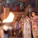 Pooja Hegde Instagram - Seeking blessings for the back to back releases coming up and expressing my gratitude to Goddess Ganga and Lord Shiva for all they’ve given me so far. What a beautiful aarti it was. Side note- Finally can sing “Khaike Paan Banaras wala” with full conviction 😂 The 3rd picture is proof. #wheninbanaras #varanasi #ॐ_नमः_शिवाय Varanasi - काशी - बनारस