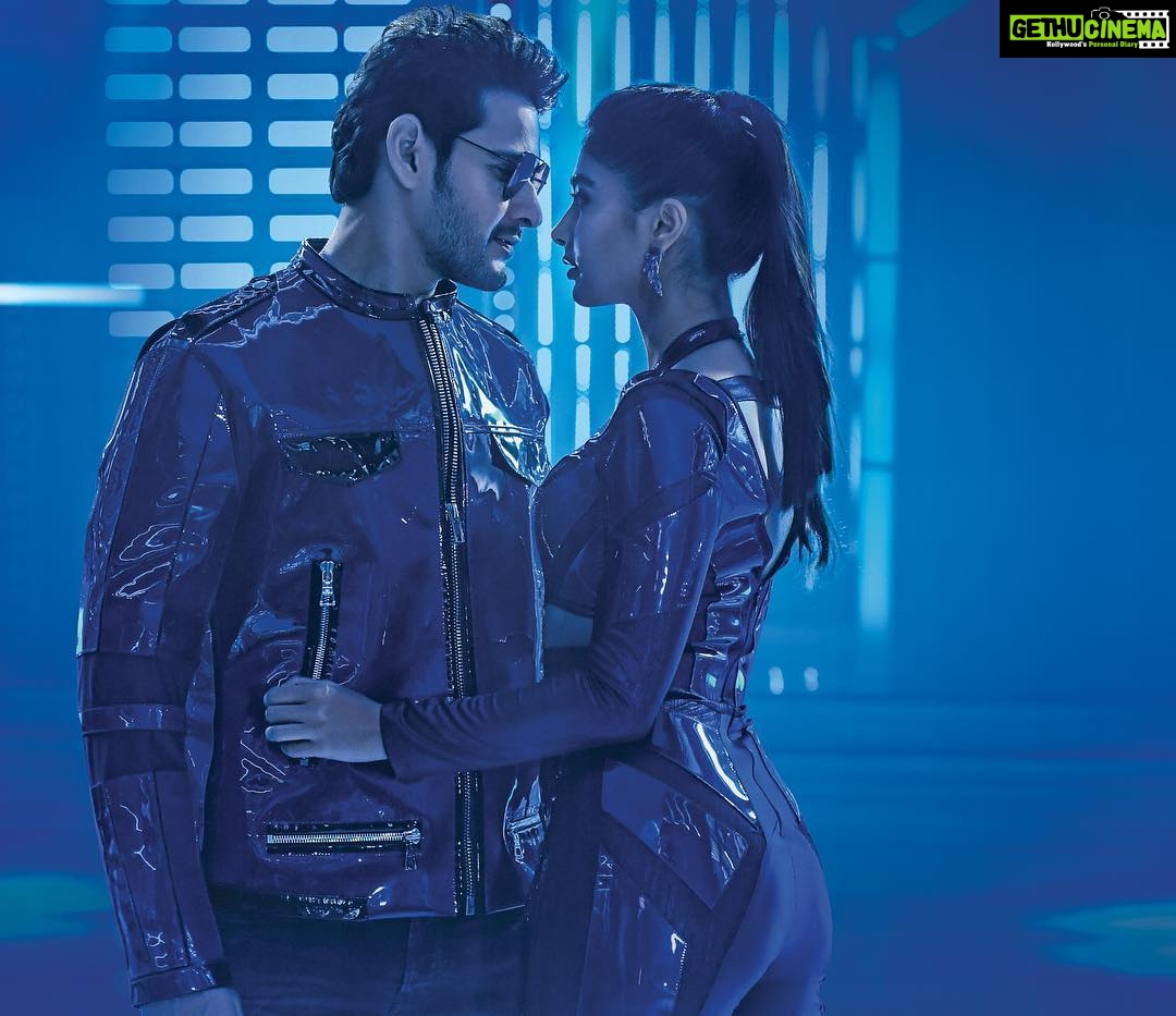 Pooja Hegde Instagram - #MAHARSHI TRAILER out in 2 hours!!! Super duper excited for you to see it..ππ»ππ»Stay tuned π₯π₯π₯π₯@urstrulymahesh @directorvamshi #DilRaju #MaheshBabu