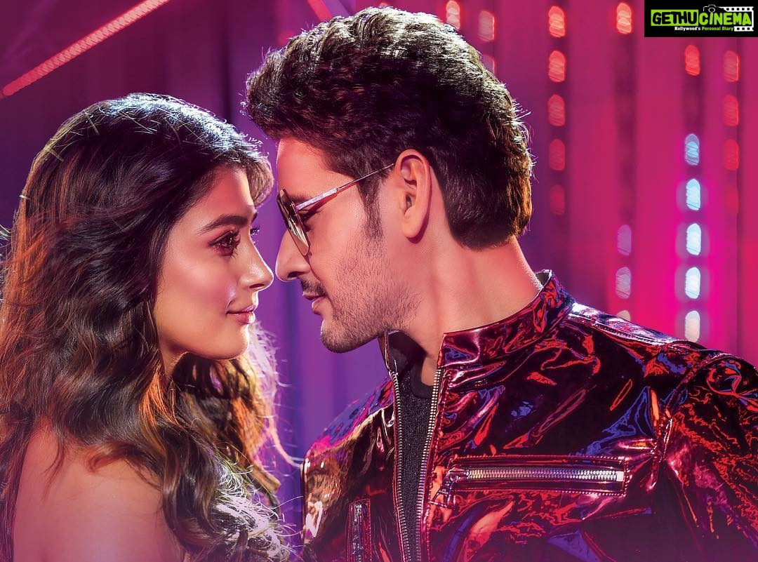 Pooja Hegde Instagram - #Everestanchuna, our first duet song promo is out and it’s groovy...incase you haven’t seen it already,link in bio for you 😘 #Maharshi #MaheshBabu