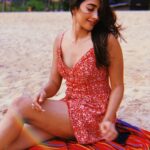 Pooja Hegde Instagram - Take time out to make your soul happy ☺️🌈 #sunsandsea
