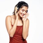 Pooja Hegde Instagram - Tell me what you’re listening to these days... 🎵 🎧 Leave me your recommendations below 🙂👇🏼❤️#musicrecommendations #musicislife