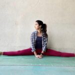 Pooja Hegde Instagram - It was a split decision... #sundaysbelike #stretchingitout @rakeshyadav13