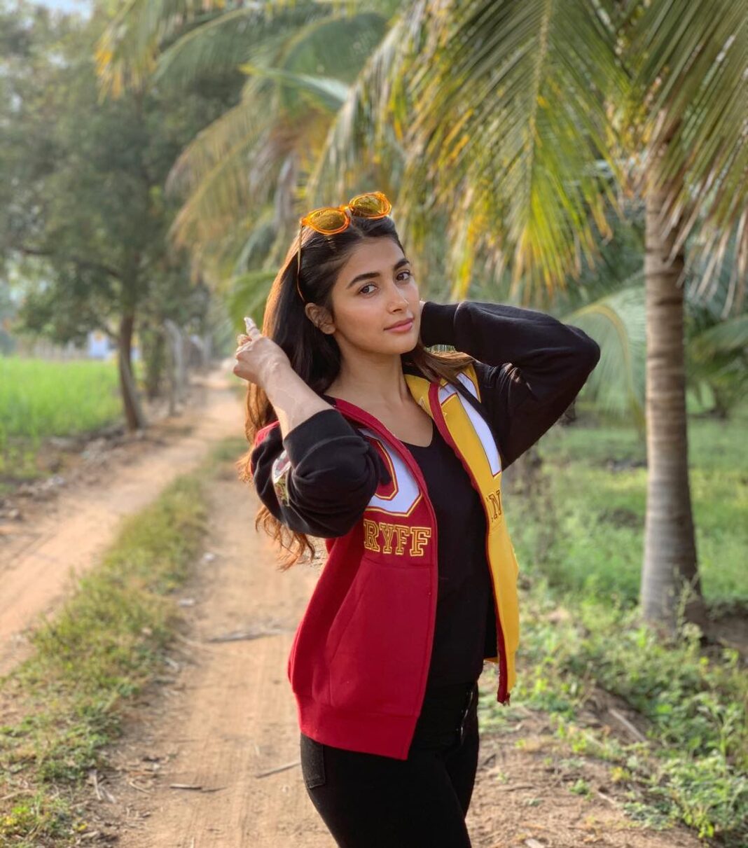 Pooja Hegde Instagram - “Some old-fashioned things like fresh air and sunshine are hard to beat” ❤️ #freshairandfreedom #gypsylife Tamil Nadu