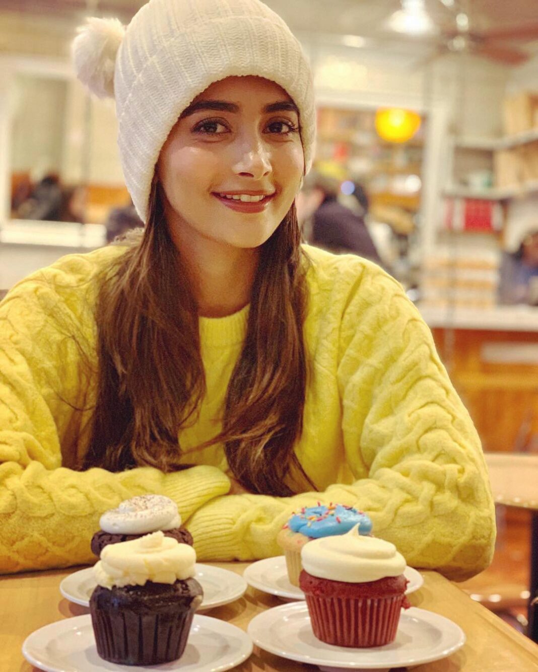 Pooja Hegde Instagram - It’s cupcake o’clock 🌈 🕰 #cupcakeglow #yummy #foodie #FitWithAnAppetite Manhattan, New York
