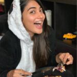 Pooja Hegde Instagram - Vacation or Hibernation? 😏😏🥞🥞 #pancakemornings #happinessisFood #blueberrybananachocolatechip 🤤 #happypanda New York, New York