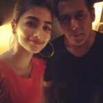 Pooja Hegde Instagram - Happy Birthday to the COOLEST person, @beingsalmankhan ...The effortless swag is just who he is 🤷🏻‍♀️ Sending you loads of love all the way from New York ❤️