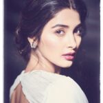 Pooja Hegde Instagram - Oh..that Vintage look,That Victorian era😍🎨🎨 #classic #eleganceofwhite