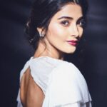 Pooja Hegde Instagram - That vintage feel 📸❤️ @the_sixtiesfashion @jet_gems @eshaamiin1 @nidhiagarwalmua @hairbymegha @sumit_ghag