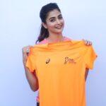 Pooja Hegde Instagram – Flaunting the new #TMM2019 Race Day Tee! Looks awesome, doesn’t it?

#BeBetter #Asics #30daystogo

@asicsindia @tatamummarathon