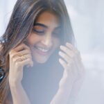 Pooja Hegde Instagram - Everything can seem hazy sometimes...But feelings,feelings are ALWAYS real..Let them shine through❤️🙂 #smilethrough 📸-@colstonjulian