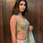 Pooja Hegde Instagram - #Repost @kajol_mulani ・・・ Patakaa💥💥 @hegdepooja . . . 👗 @rimpleandharpreet . 💄💇🏻 @kajol_mulani . . #deepveerkishaadi #weddingreception #poojahegde #deepikapadukone #ranveersingh . . #love #poojahegde #makeup #wakeupandmakeup #bollywoodstylefile #bollywoodactress #celebrity #makeupbykajolmulani #makeupartist #glamour #tollywood #glowingskin #celebrity #hairbykajolmulani