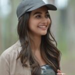 Pooja Hegde Instagram - Thank you for all the AMAZING reviews and feedback...feels great to have u all appreciate my dubbing and portrayal of Aravindha. I really wanted to dub bcoz I felt that it would convey the character correctly. These comments from all of u have inspired me to excel even further. Looking forward to more challenging roles and interesting characters 🥂 #AravindhaSametha