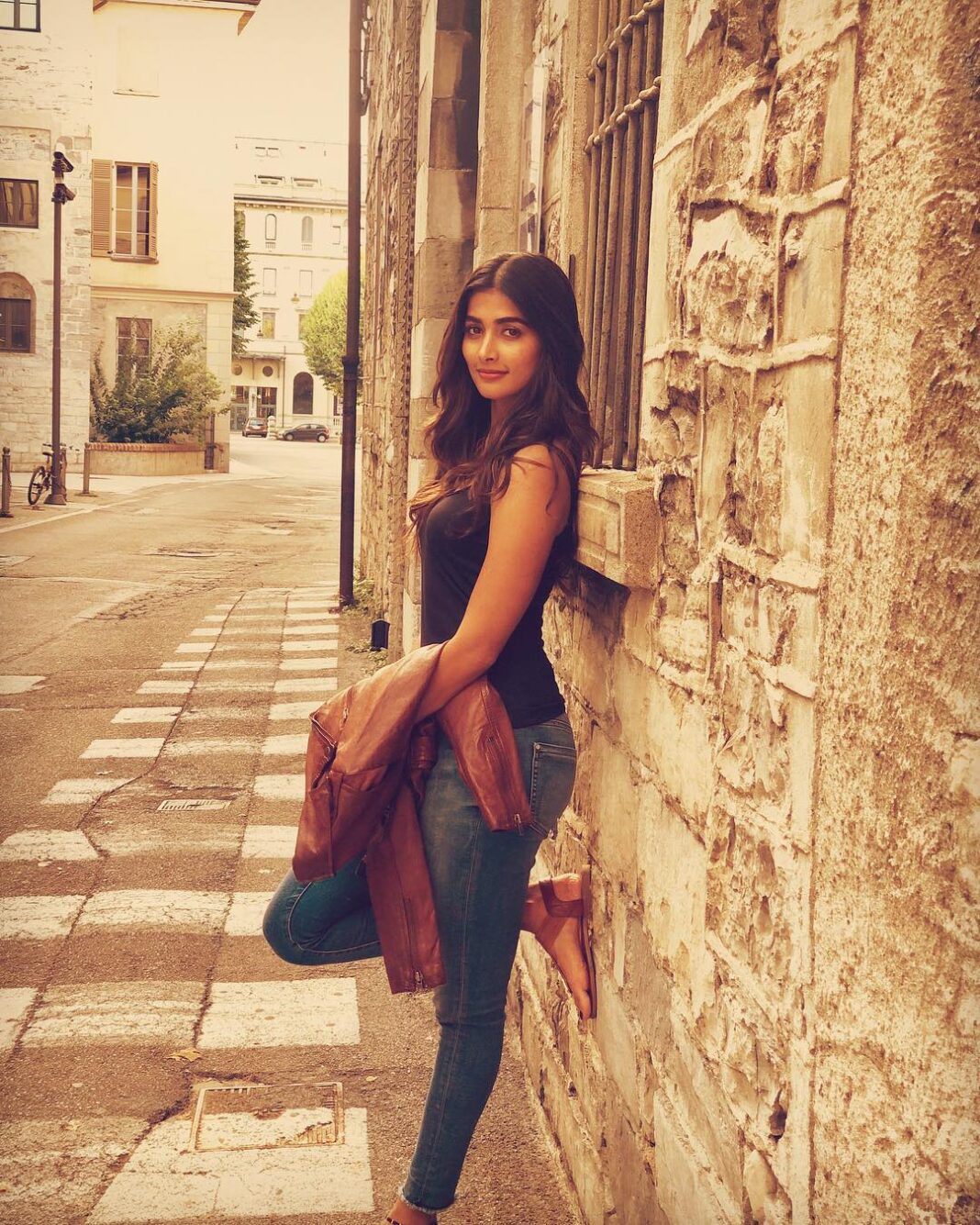 Pooja Hegde Instagram - “Not all those who wander are lost” 🚶🏻‍♀️🚶🏻‍♀️🚶🏻‍♀️🚶🏻‍♀️ #wanderlust Como, Italy