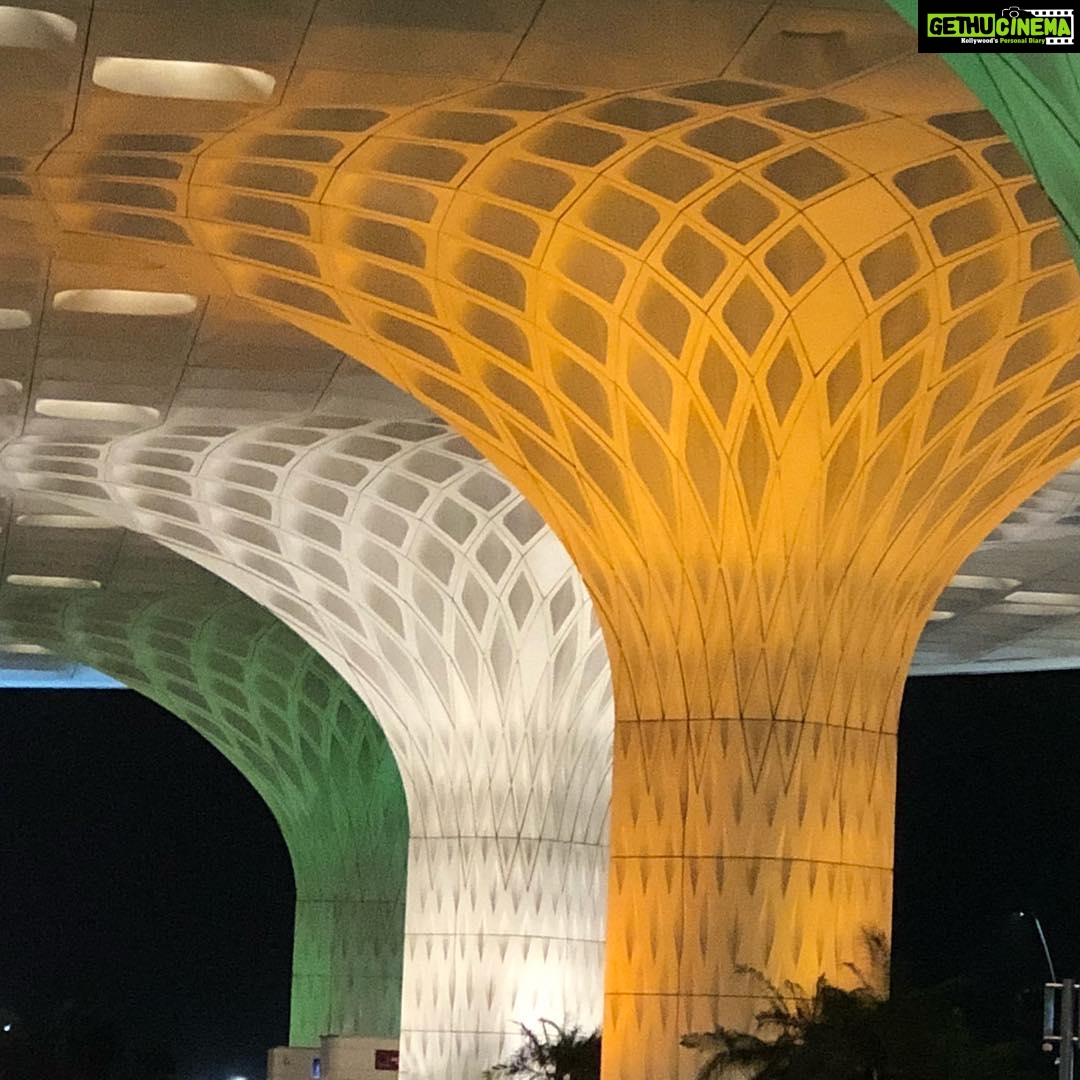 Pooja Hegde Instagram - Happy Independence Day 🇮🇳 Here’s hoping that this year we free ourselves from self doubt and regressive thoughts (important one)..let’s hope that we collectively open our minds and judge people less..Jai Hind 🇮🇳 #HappyIndependenceDay #India #freedom T2 Mumbai International Airport