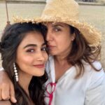 Pooja Hegde Instagram - Finally shot a song with this fun and crazy human, @farahkhankunder 😂❤️ Her No-filter comments have me in splits 😂🤣 Loveee you 😘#housefull4 #songshoot #londondiaries