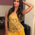 Pooja Hegde Instagram – Bring your own sunshine ☀️ @ranianofficial @vinitamichaeljewelcraft @aasthasharma @suhasshinde1 @sahithya.shetty #Saakshyam