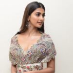 Pooja Hegde Instagram - Nothing more,nothing less...😊 #saakshyamaudiolaunch #Saakshyam #playingdressup