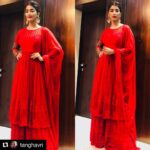 Pooja Hegde Instagram – #Repost @tanghavri
・・・
@hegdepooja at Iftar celebrations in @asthanarangofficial @tribhovandasbhimjizaveri assisted by @ekta_shah HMu- @makeupwali