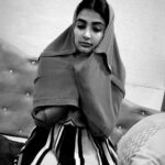 Pooja Hegde Instagram - And finally we pack up for the day...been a longgg day...🤕 nothing is making sense anymore..now all I need is a warm hug,soft pajamas and a comfortable bed..😴☺️ #poofed #AravindhaSametha #postpackup