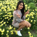 Pooja Hegde Instagram - Spring is hereeee...🌼🌼🌼 #blessingthesun #notfreezingtoday #londondiaries St James's Park