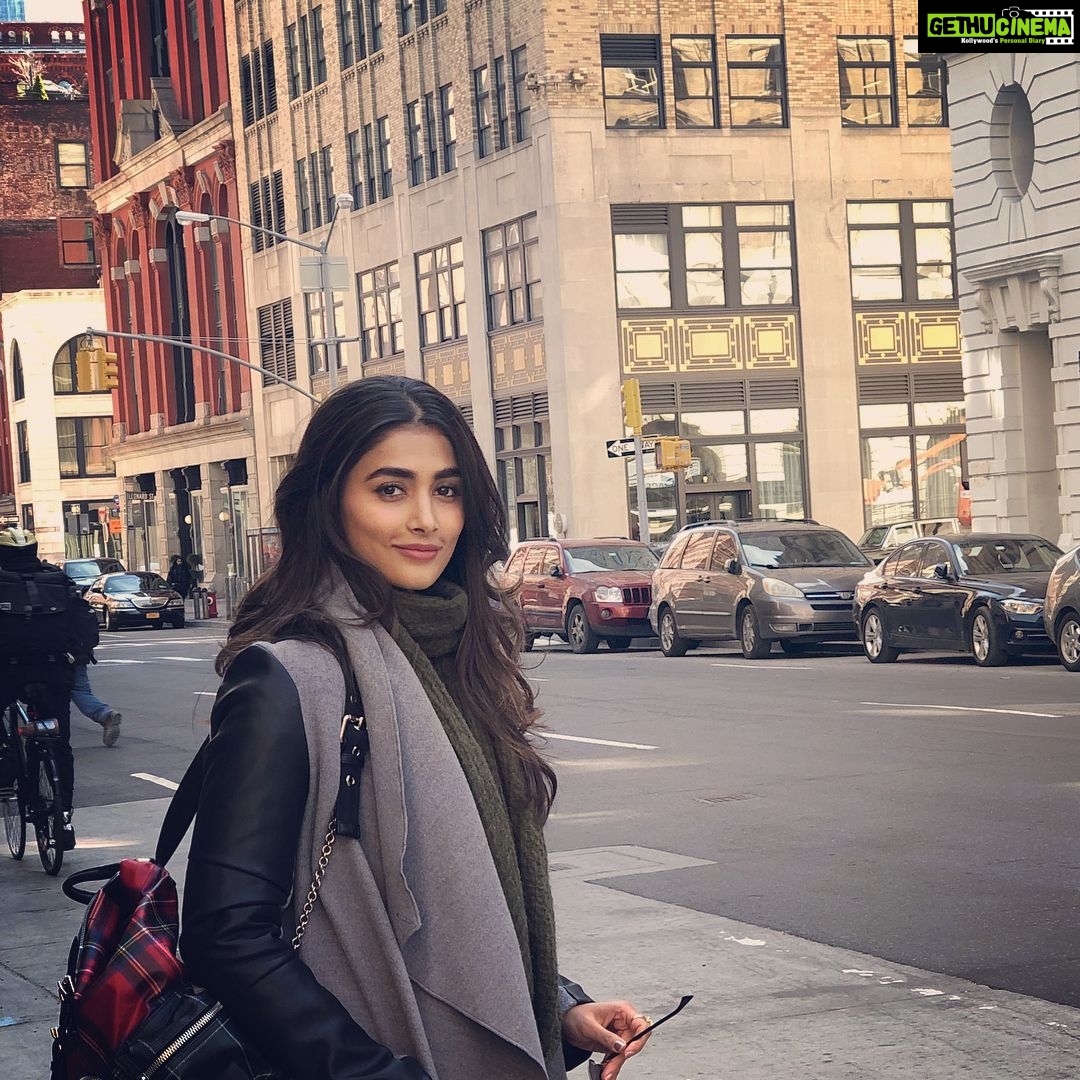 Pooja Hegde Instagram - Stroll.Pause.Stroll again❤️ #nyc #dayoff New York, New York