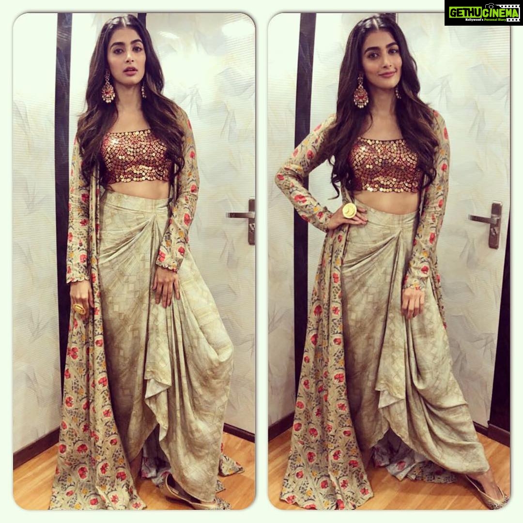 Pooja Hegde Instagram - #Repost @tanghavri ・・・ @hegdepooja at an event yesterday in @anolishahdesigninc @azotiique @myraaraheja @rahejavarun shoes by @needledust assisted by @namdeepak @sahithya.shetty @suhasshinde1