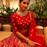 Pooja Hegde Instagram - Red love ❤️ @s_singhanias @mahesh_notandass @eshaamiin1