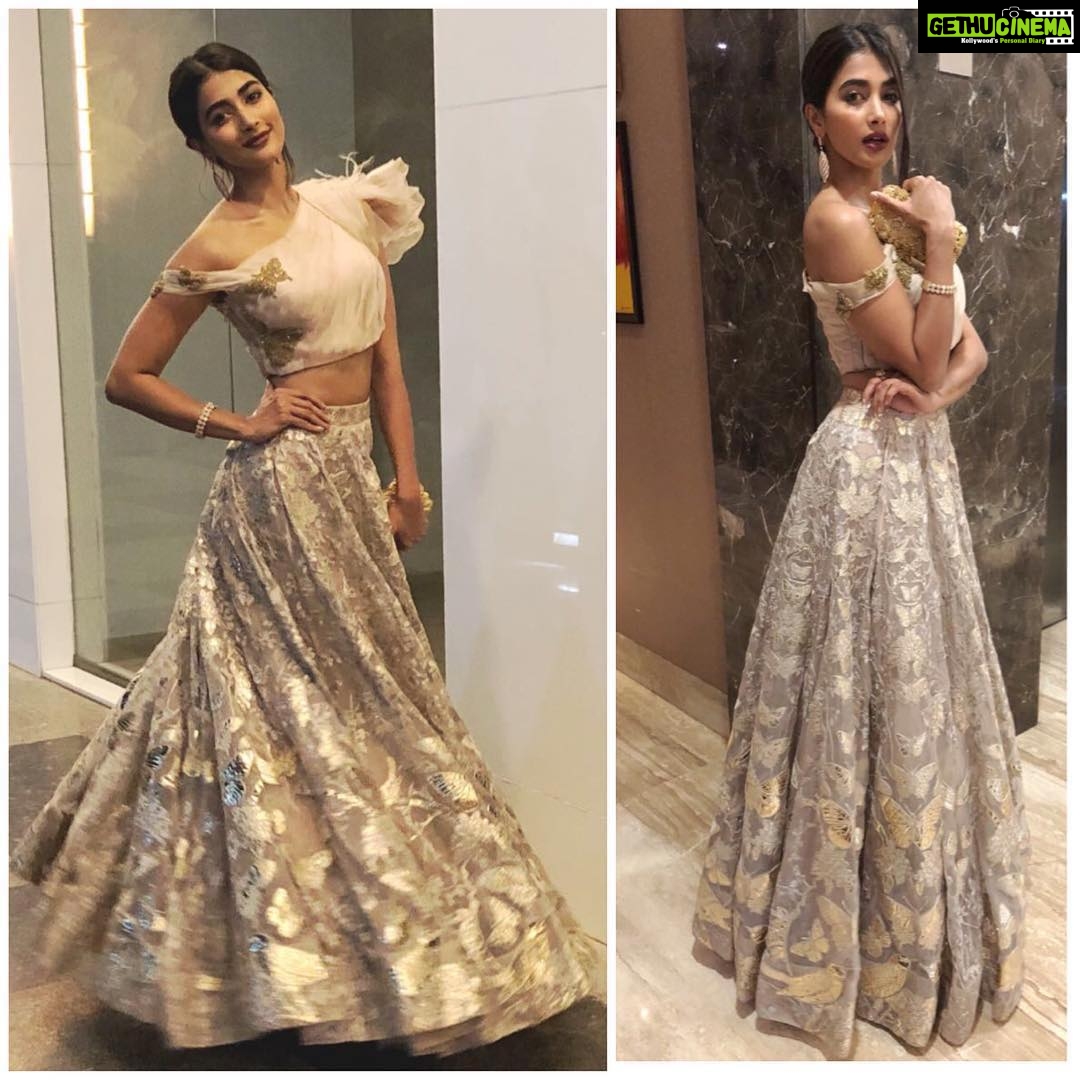 Pooja Hegde Instagram - Didn’t wanna take off this gorgeous @falgunishanepeacockindia outfit,u guys rock❤️❤️ and that clutch was just stunning @pratinavaofficial 😍 #Repost @eshaamiin1 ・・・ @hegdepooja at her friend's reception in @falgunishanepeacockindia #jewelry @mahesh_notandass @pratinavaofficial clutch @eshaamiin1 #styling