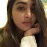 Pooja Hegde Instagram – When hunger sets in and the world doesn’t make sense anymore…🤕 #khaanaLekarAao #hungergames #hangry