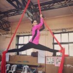 Pooja Hegde Instagram - Hitting the silks after a year..time to reach new “heights” of fitness this year 💪🏼😊 @flyhighaerialart #aerialsilks #reunion #2018goals #fitwithanappetite