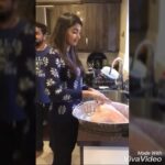 Pooja Hegde Instagram – A pinch of salt,a dash of pepper,butter,oranges and a WHOLE LOT of goofy dancing was all it took to prepare our Turkey for Christmas 😂 🇬🇧🦃💃🏻 #dancingmakeseverythingbetter #christmasdinner #latergram #PoojaUKvacay #cantstop