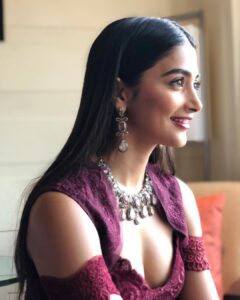 Pooja Hegde Instagram - ☺️Hello #iffi2017 ❤️ @jade_bymk @tanghavri #winelove #indiangirl HMU- @nidhiagarwalmua