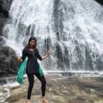 Pooja Hegde Instagram - Wiggle wiggle wiggle 😆😆 #happyfeet #danceaway #wanderlust