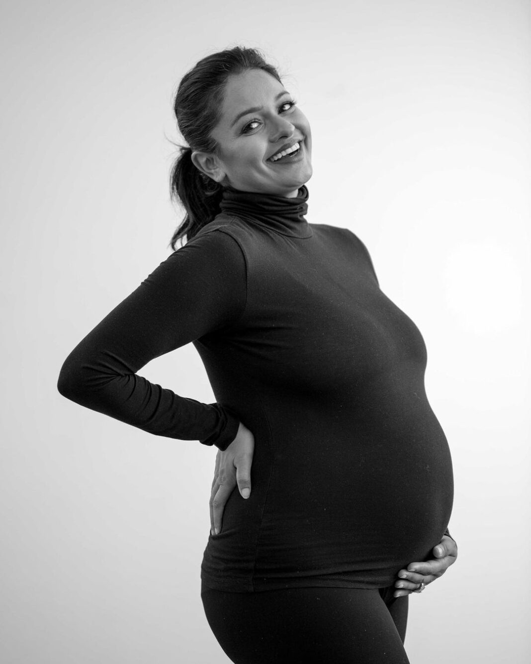 Pooja Kumar Instagram - #flashbackfriday as I remember this past transformative year. Pregnancy is a beautiful time where you can enjoy the last days of being alone. Now I don’t even remember what being alone really means! #baby #happymommy #babybump and thanks to @ryanpendletonphotography for capturing this moment! Pooja Kumar Instagram - #flashbackfriday as I remember this past transformative year. Pregnancy is a beautiful time where you can enjoy the last days of being alone. Now I don’t even remember what being alone really means! #baby #happymommy #babybump and thanks to @ryanpendletonphotography for capturing this moment!