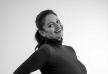 Pooja Kumar Instagram - #flashbackfriday as I remember this past transformative year. Pregnancy is a beautiful time where you can enjoy the last days of being alone. Now I don’t even remember what being alone really means! #baby #happymommy #babybump and thanks to @ryanpendletonphotography for capturing this moment!