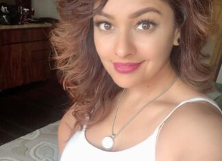 Pooja Kumar Instagram - When I understand myself, I understand you, and out of that understanding comes love. - #jiddukrishnamurti #love #blessed #life #philosophy #tamilcinema #telugucinema #movies #india #america