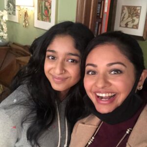 Pooja Kumar Instagram - #flashbackfriday so much fun to work with these ladies!!! You all are so talented! Check our #neverhaveievernetflix season2. I shot for this show just 2 months after delivering my baby! #Women rule and can do anything! @maitreyiramakrishnan @poornagraphy #womeninbusiness #womeninfilm #womenfilmmakers #india #america #hollywood #tamil