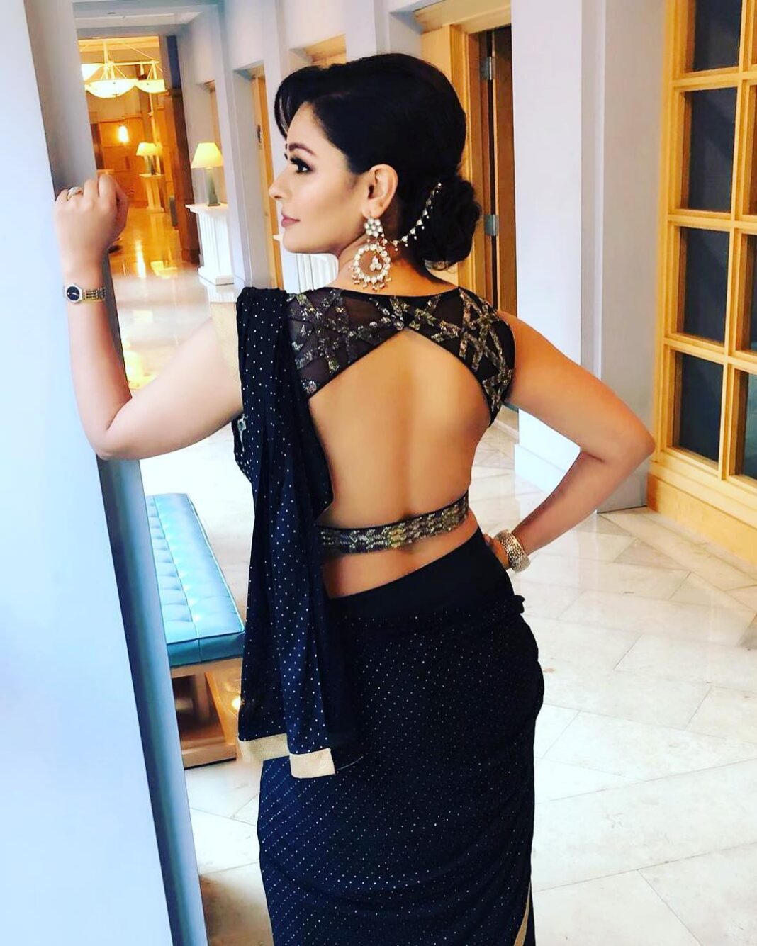 Pooja Kumar Instagram - On my way to the screening of #hotelmumbai @themuseumofmodernart in #nyc HMU @iamkanwalbatool styling @amritha.ram outfit @ritukumarhq #womenempowerment #actorslife #actress #tamil #telugu