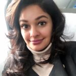 Pooja Kumar Instagram - On my way to #losangeles and getting into #workmode updates coming up real soon! #chennai #tamilcinema #hollywood #grateful and thank you to @vasantha.v for my 💇