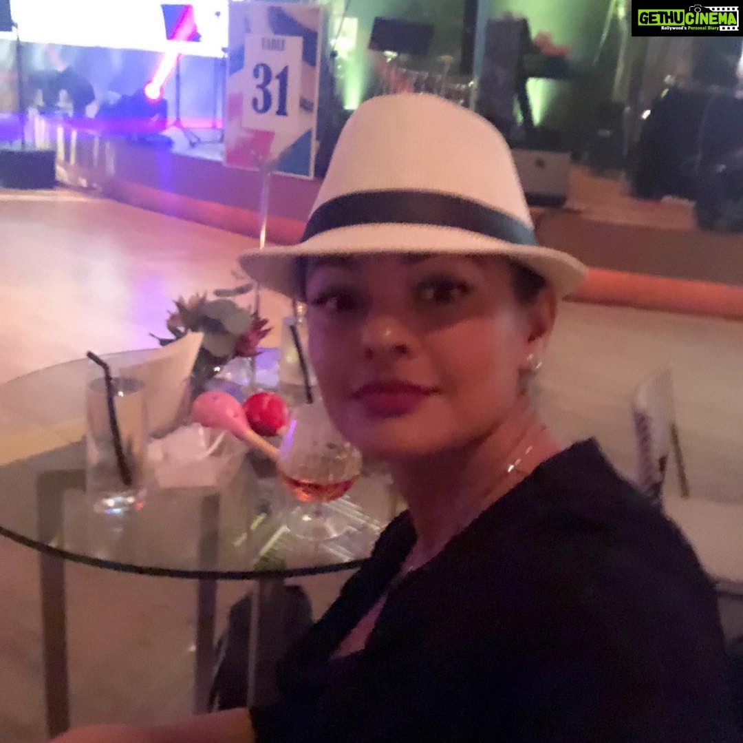Pooja Kumar Instagram - #happynewyear2019 to all my friends, loved ones, and to all the lovely people who have been following me on my social media. I don’t know all of you but this seems like we are a little closer, right? Well TALL things are in order for the coming new year and can’t wait to share them with all of you! 2018 taught me to cherish each moment and not to worry about the small things. These memories, experiences, and hurdles will be with you forever and will put a smile on your face when you look back and reflect. #traveldiaries #transformation #planetfitness #consciousness #grateful #workisworship #tamilcinema