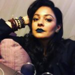 Pooja Kumar Instagram - Waiting in #Singapore for my connection to #bali and tried on a blue lipstick 💄 still thinking if I like it. This is what happens when the connection is too long! #actress #work #grateful